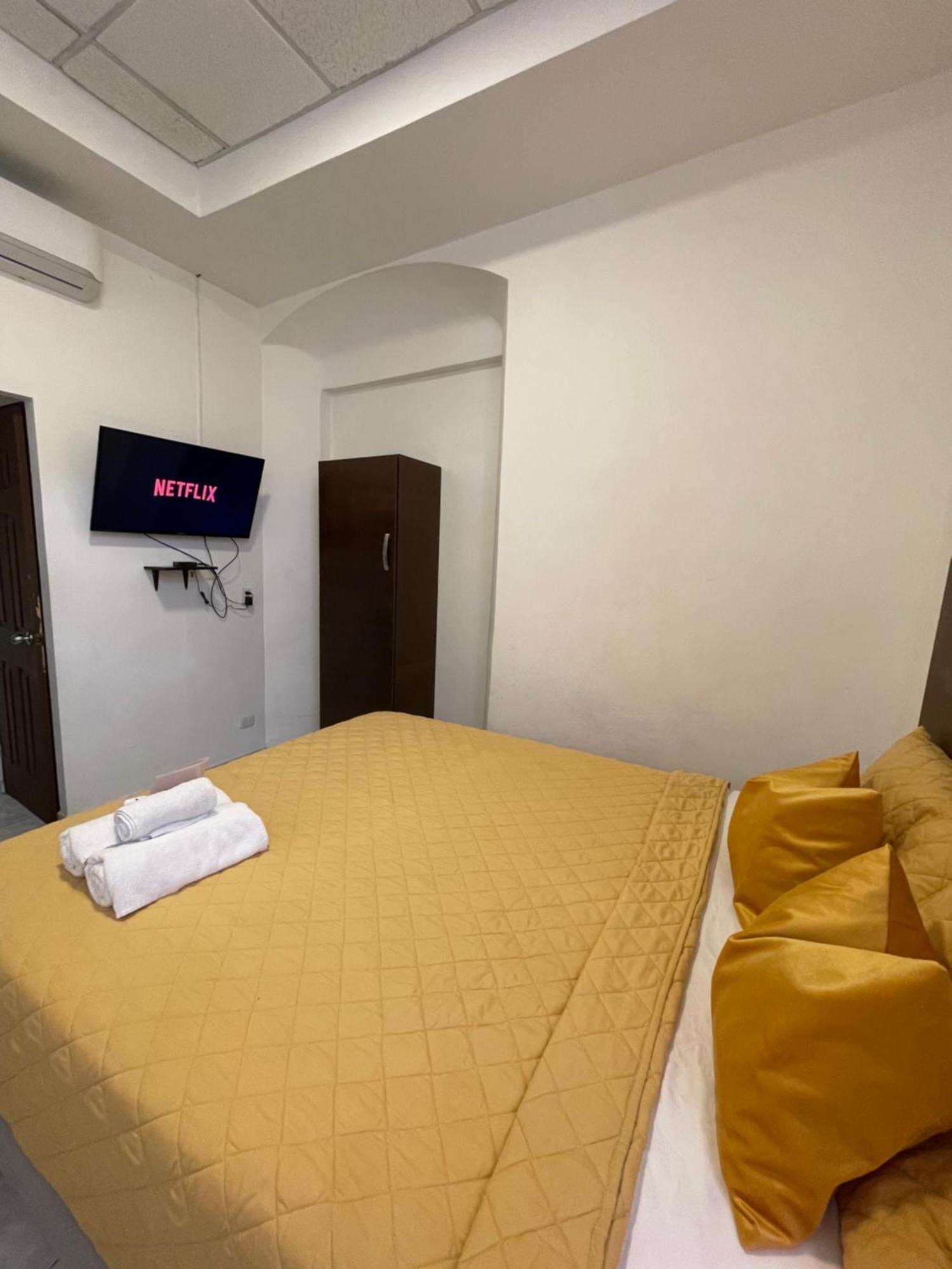 Hotel Y Cafe Ixmati Suchitoto Eksteriør billede