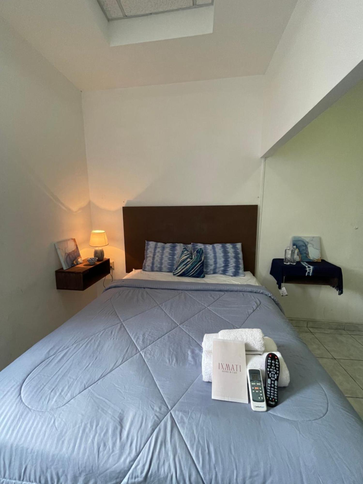 Hotel Y Cafe Ixmati Suchitoto Eksteriør billede