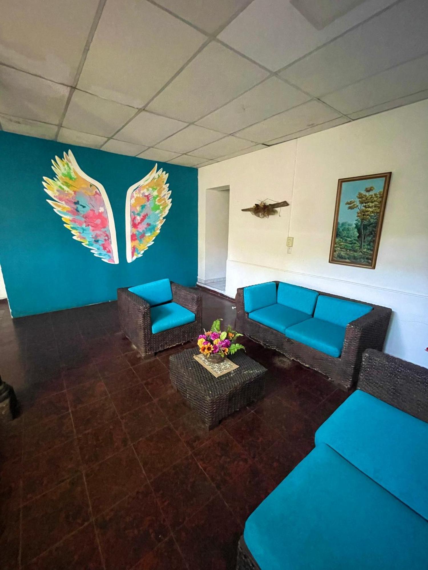 Hotel Y Cafe Ixmati Suchitoto Eksteriør billede